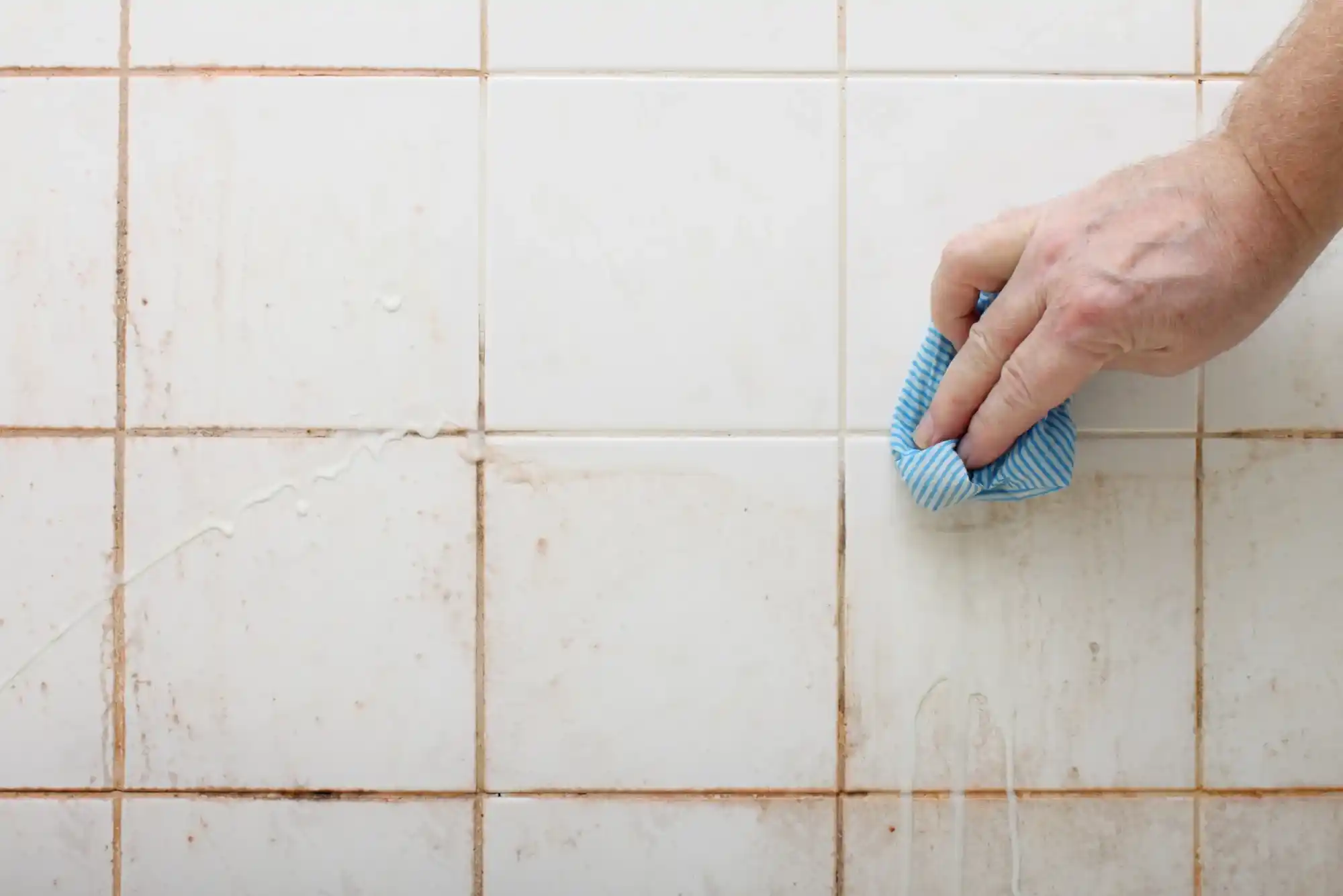 10 Time-Saving Bathroom Cleaning Hacks