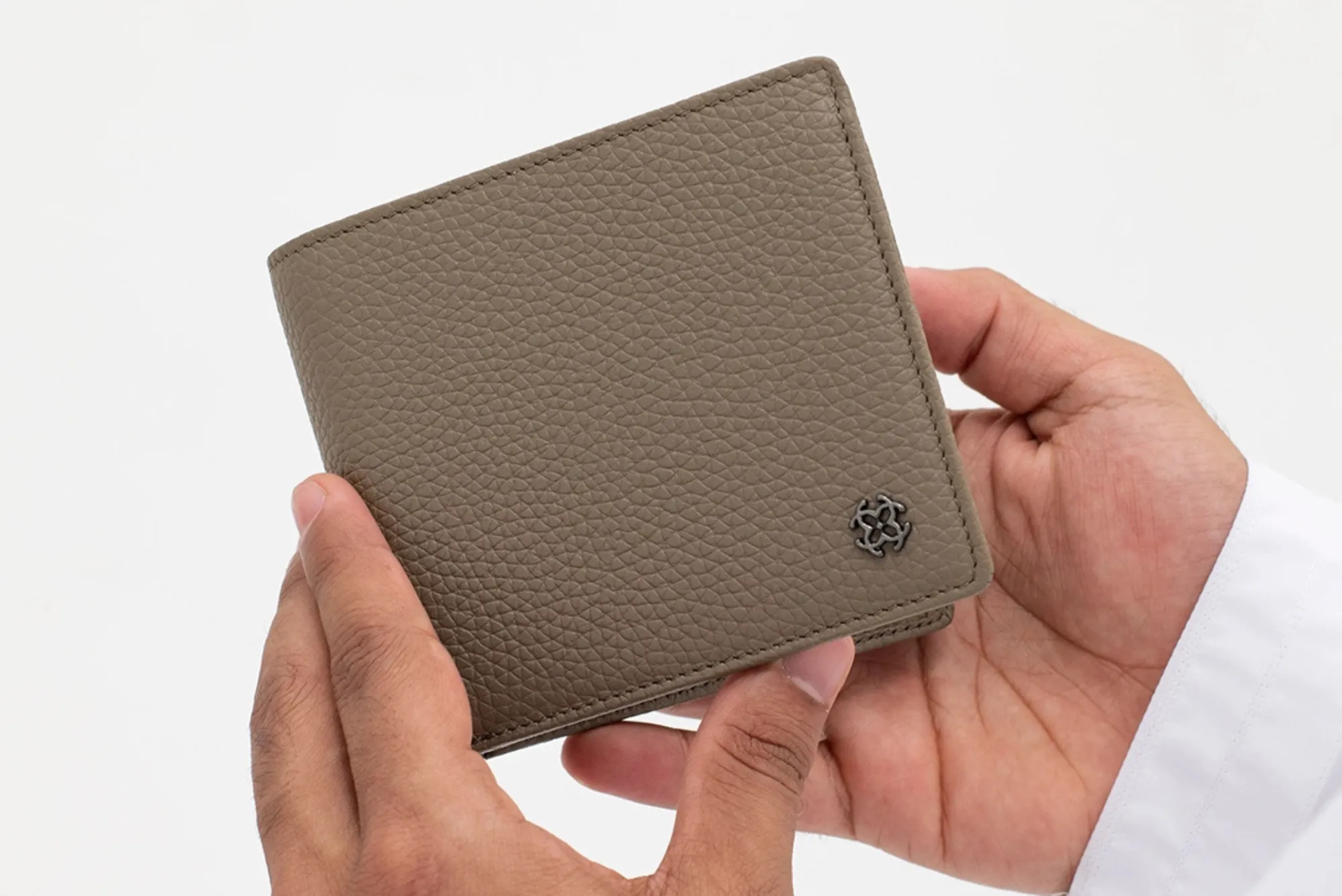 Men Leather Wallets Timeless Style and Trusted Quality by Chic Dubai