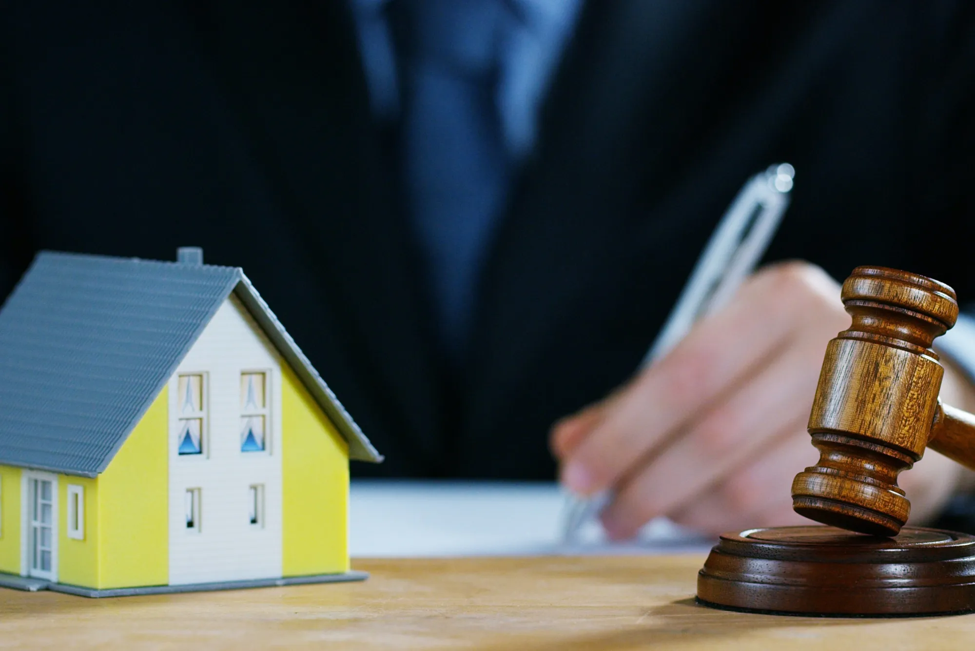 Need a Property Lawyer When Buying Property in Dubai