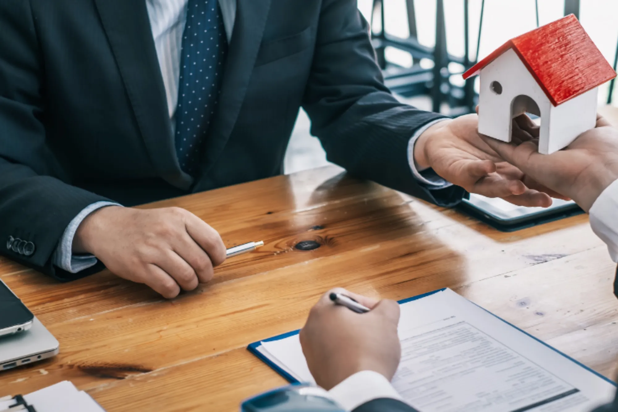 How to Avoid Common Scams When Buying Property in Dubai